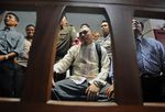 Gayus Divonis 6 Tahun Penjara