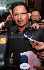 Mobil Mewah Dhana Widjatmika Disita