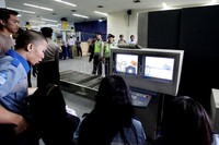Barang bawaan sekitar 300 orang penumpang kapal itu diperiksa menggunakan X-ray. Dalam pemeriksaan itu terdapat 4 orang penumpang yang membawa miras Cap Tikus. Miras ini disimpan dalam jerigen dan juga botol plastik berukuran 1 liter.