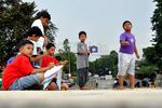 Dasar Anak-anak, Jalan Layang pun Jadi Lahan Bermain
