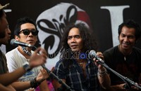 Tentunya dengan harga yang cukup mahal di konser Slank kali ini pasti akan menyuguhkan sesuatu yang juga lebih istimewa.