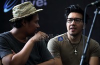 Salah satu bintang tamu yang hadir dan terlibat dalam konser tersebut adalah grup band Naif.