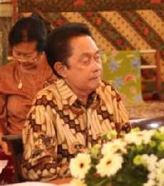 Santosa Doellah Sang Empu Batik Santosa Doellah Sang Empu Batik