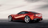 Ferrari F12 Berlinetta mengusung mesin 6.300 cc V12. Mesin besar itu bisa melontarkan tenaga sebesar 740PS pada 8.500 RPM. (dok Ferrari).