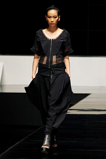 Eny Ming Re-Construction. Psychedelic Slang. Indonesia Fashion Week 2012 at Jakarta Convention Center. Jakarta. [Foto: Mohammad Abduh/Wolipop]