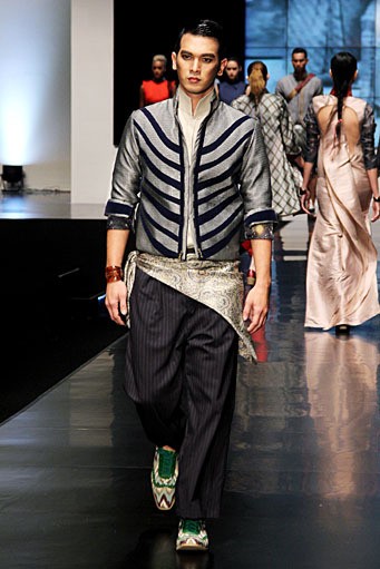 Deden Siswanto Debutante Delight. Indonesia Fashion Week 2012 at Jakarta Convention Center. Senayn. Jakarta.  [Foto: Mohammad Abduh/Wolipop]