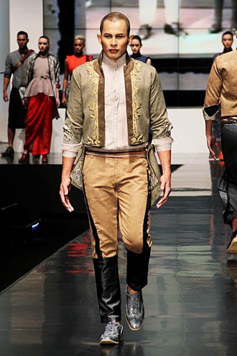 Deden Siswanto Debutante Delight. Indonesia Fashion Week 2012 at Jakarta Convention Center. Senayn. Jakarta.  [Foto: Mohammad Abduh/Wolipop]