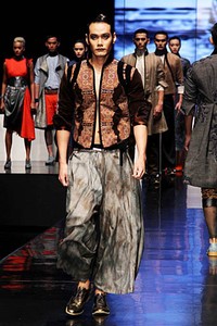 Deden Siswanto Debutante Delight. Indonesia Fashion Week 2012 at Jakarta Convention Center. Senayn. Jakarta.  [Foto: Mohammad Abduh/Wolipop]