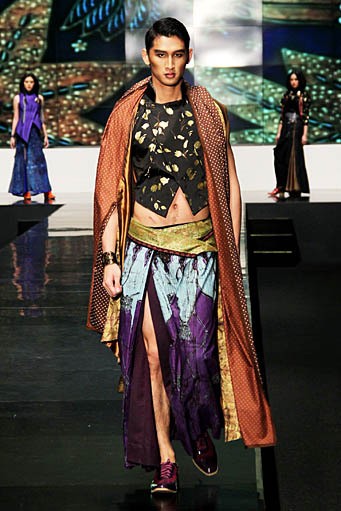 Deden Siswanto Debutante Delight. Indonesia Fashion Week 2012 at Jakarta Convention Center. Senayn. Jakarta.  [Foto: Mohammad Abduh/Wolipop]