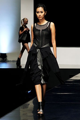 Eny Ming Re-Construction. Psychedelic Slang. Indonesia Fashion Week 2012 at Jakarta Convention Center. Jakarta. [Foto: Mohammad Abduh/Wolipop]