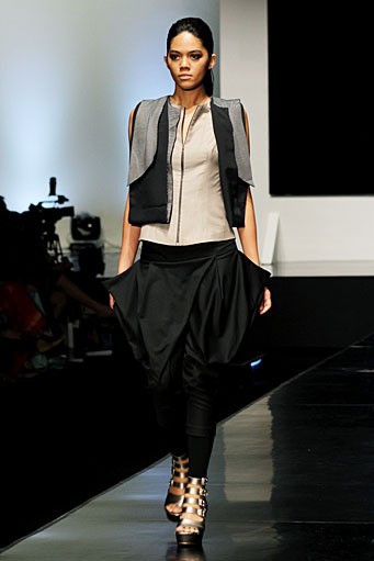 Eny Ming Re-Construction. Psychedelic Slang. Indonesia Fashion Week 2012 at Jakarta Convention Center. Jakarta. [Foto: Mohammad Abduh/Wolipop]