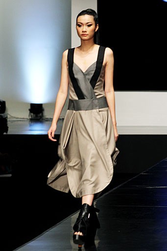 Eny Ming Re-Construction. Psychedelic Slang. Indonesia Fashion Week 2012 at Jakarta Convention Center. Jakarta. [Foto: Mohammad Abduh/Wolipop]