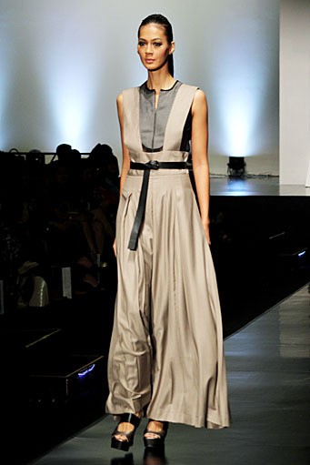 Eny Ming Re-Construction. Psychedelic Slang. Indonesia Fashion Week 2012 at Jakarta Convention Center. Jakarta. [Foto: Mohammad Abduh/Wolipop]