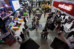 Pameran Komputer Diserbu Pengunjung