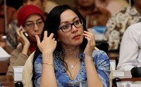 Saya hadir untuk rapat fraksi, ujar Angie di Gedung DPR, Senayan, Jakarta,Jumat (2/3/2012). (detikcom/Ramses)