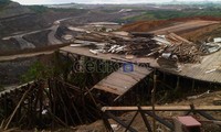 PT Jembayan Muara Bara (JMB) adalah salah satu perusahaan tambang batu bara pemegang izin Perjanjian Karya Pengusahaan Pertambangan Batubara (PKP2B) yang dikeluarkan pemerintah pusat. Robert/detikcom.
