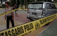 Dugaan sementara, sang guru menginjak gas terlalu kencang dan tidak dapat mengendalikan mobilnya. ANTARA/Irsan Mulyadi.