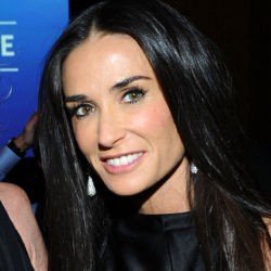 Keluar Rehabilitasi, Demi Moore Langsung Liburan