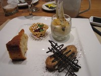 Inilah beberapa sajian penutup yang patut dicoba. Salah satunya adalah Baby Tiramisu, yaitu lady finger cake dengan ricotta cheese dan espresso. Jika ingin yang segar, ada Mix Berry and Pineapple Parfait. Tak ketinggalan, Lemon Yoghurt Cake yang ditemani mix berries compote siap menutup hidangan.