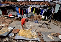 Mentri Perumahan Rakyat (Kemenpera) Djan Faridz telah menyiapkan anggaran Rp 220 miliar untuk melakukan bedah rumah kumuh sepanjang 2012.
