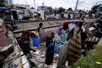 Program bedah rumah tersebut  sebagai upaya mengatasi berbagai masalah yang ditimbulkan rumah kumuh seperti sanitasi, kesehatan dan pendidikan anak.