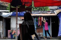 Menpera dalam berbagai kesempatan menyatakan memperioritaskan rumah warga miskin dan dibawah miskin untuk dibantu.