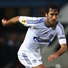 Lewat E-mail, Schalke Tawari Raul Kontrak Baru