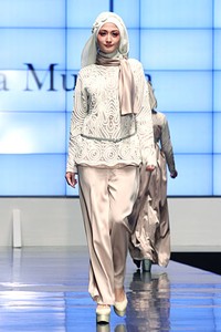 Irna La Perle by Irna Mutiara Shining Genre. Indonesia Fashion Week 2012. Jakarta Convention Center. Senayan. Jakarta. [Foto: Mohammad Abduh/Wolipop]