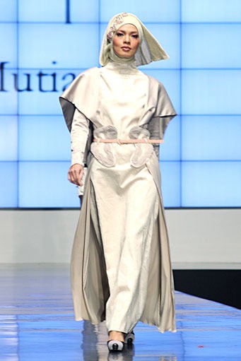 Irna La Perle by Irna Mutiara Shining Genre. Indonesia Fashion Week 2012. Jakarta Convention Center. Senayan. Jakarta. [Foto: Mohammad Abduh/Wolipop]