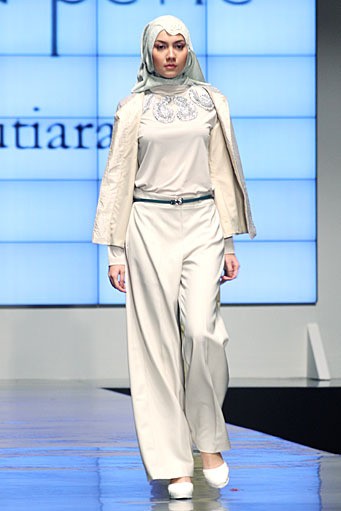 Irna La Perle by Irna Mutiara Shining Genre. Indonesia Fashion Week 2012. Jakarta Convention Center. Senayan. Jakarta. [Foto: Mohammad Abduh/Wolipop]