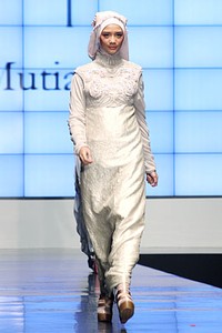 Irna La Perle by Irna Mutiara Shining Genre. Indonesia Fashion Week 2012. Jakarta Convention Center. Senayan. Jakarta. [Foto: Mohammad Abduh/Wolipop]