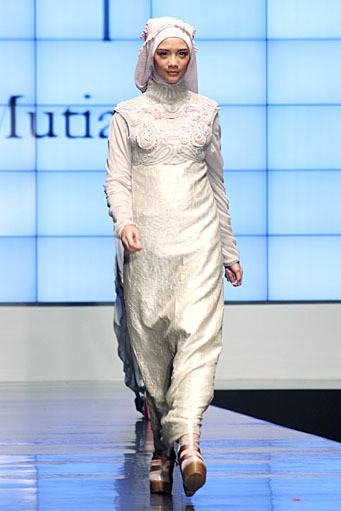 Irna La Perle by Irna Mutiara Shining Genre. Indonesia Fashion Week 2012. Jakarta Convention Center. Senayan. Jakarta. [Foto: Mohammad Abduh/Wolipop]