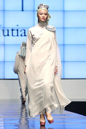Irna La Perle by Irna Mutiara Shining Genre. Indonesia Fashion Week 2012. Jakarta Convention Center. Senayan. Jakarta. [Foto: Mohammad Abduh/Wolipop]