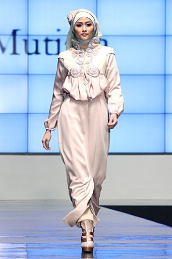 Irna La Perle by Irna Mutiara Shining Genre. Indonesia Fashion Week 2012. Jakarta Convention Center. Senayan. Jakarta. [Foto: Mohammad Abduh/Wolipop]