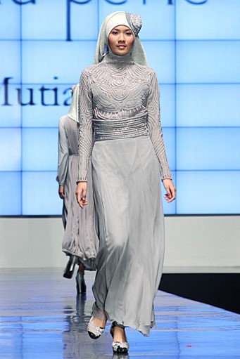 Irna La Perle by Irna Mutiara Shining Genre. Indonesia Fashion Week 2012. Jakarta Convention Center. Senayan. Jakarta. [Foto: Mohammad Abduh/Wolipop]