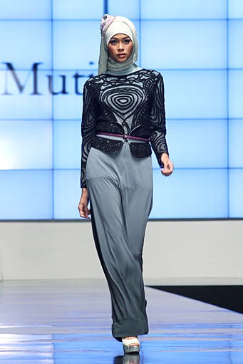 Irna La Perle by Irna Mutiara Shining Genre. Indonesia Fashion Week 2012. Jakarta Convention Center. Senayan. Jakarta. [Foto: Mohammad Abduh/Wolipop]