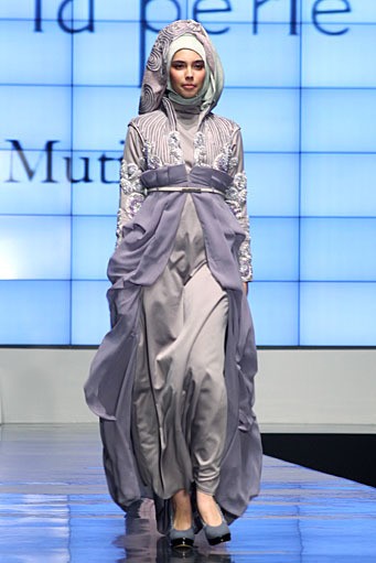 Irna La Perle by Irna Mutiara Shining Genre. Indonesia Fashion Week 2012. Jakarta Convention Center. Senayan. Jakarta. [Foto: Mohammad Abduh/Wolipop]