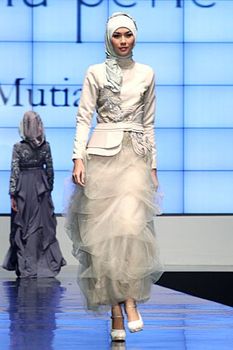 Irna La Perle by Irna Mutiara Shining Genre. Indonesia Fashion Week 2012. Jakarta Convention Center. Senayan. Jakarta. [Foto: Mohammad Abduh/Wolipop]