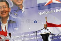 Di hadapan ratusan kader, Ketua Umum Partai Demokrat Anas Urbaningrum memberi sinyal mendukung Nachrowi Ramli maju menjadi cagub DKI Jakarta. Anas meminta kader mensukseskan Pemilu Kada DKI Jakarta.