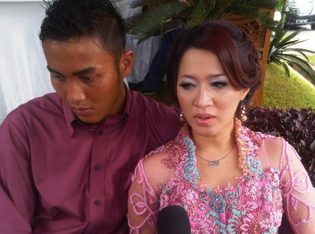 Ibunda Gunawan Tak Khawatir dengan Status Janda Okie Agustina