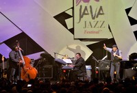 Alwyn Lopez Al Jarreaumerupakan seorang penyanyi berkebangsaan Amerika Serikat. Dia pernah mendapat penghargaan tujuh Nominasi Academy Award versi musik. Dia merupakan lulusan Universitas Iowa pada tahun 1962.