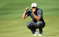 Tiger Woods dilahirkan 30 Desember 1975 dari keluarga Afro-Amerika-Thailand. Karir profesionalnya melejit usai menjuarai Turnamen Masters tahun 1997 pada usia 21 tahun,3 bulan. Ia menjadi juara termuda dalam sejarah.  (Foto: Christian Petersen/Gettyimages).