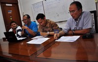 Konferensi pers tersebut dihadirkan Sekjen Fitra, Yuna Farhan, praktisi hukum Iki Dulagin,  Asep Iwan Irawan (dosen), mantan hakim dan dari ICW sendiri Emerson Juntho.
