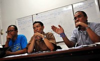 Konferensi pers tersebut membahas pembebasan Ketua DPRD Kutai Kartanegara nonaktif, Salehuddin dalam kasus korupsi dana operasional dewan tahun 2005 senilai Rp 2,6 milliar.
