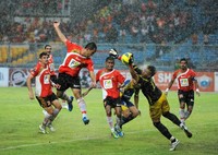 Di babak kedua, tim tuan rumah menambah dua gol lagi. Bambang Pamungkas mencetak gol ketiga pada menit ke-56, sedangkan gol penutup dibuat oleh Ramdani Lestaluhu delapan menit sebelum waktu normal berakhir. ANTARA/Andika Wahyu