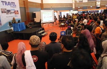 Seorang fotografer berbagi ilmunya soal fotografi traveling.