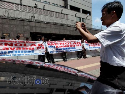 Berkonvoi Mobil, Pengusaha Tolak MRT Layang