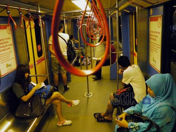 Kereta LRT Masih Jadi Pilihan Warga Malaysia