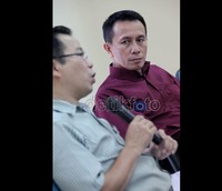 Anggota Komisi Yudisial Suparman Marzuki menyimak pemaparan Sidharta. KY diminta tidak mengindahkan putusan tersebut.