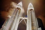 Keindahan Menara Petronas di Malam Hari